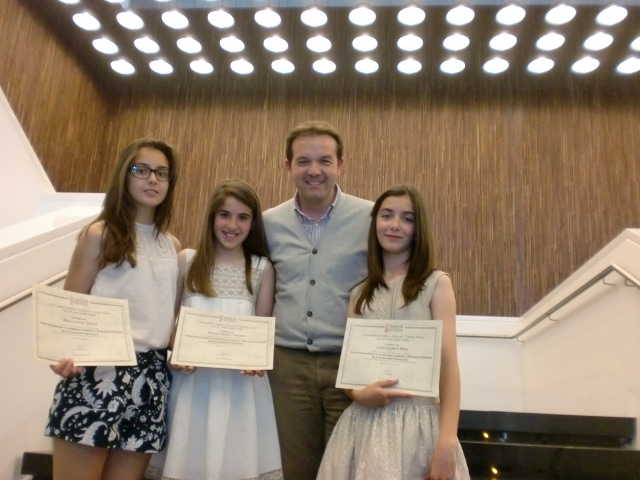 Tres alumnos de La Encarnación  premios extraordinarios académicos de primaria con un 10 de media.