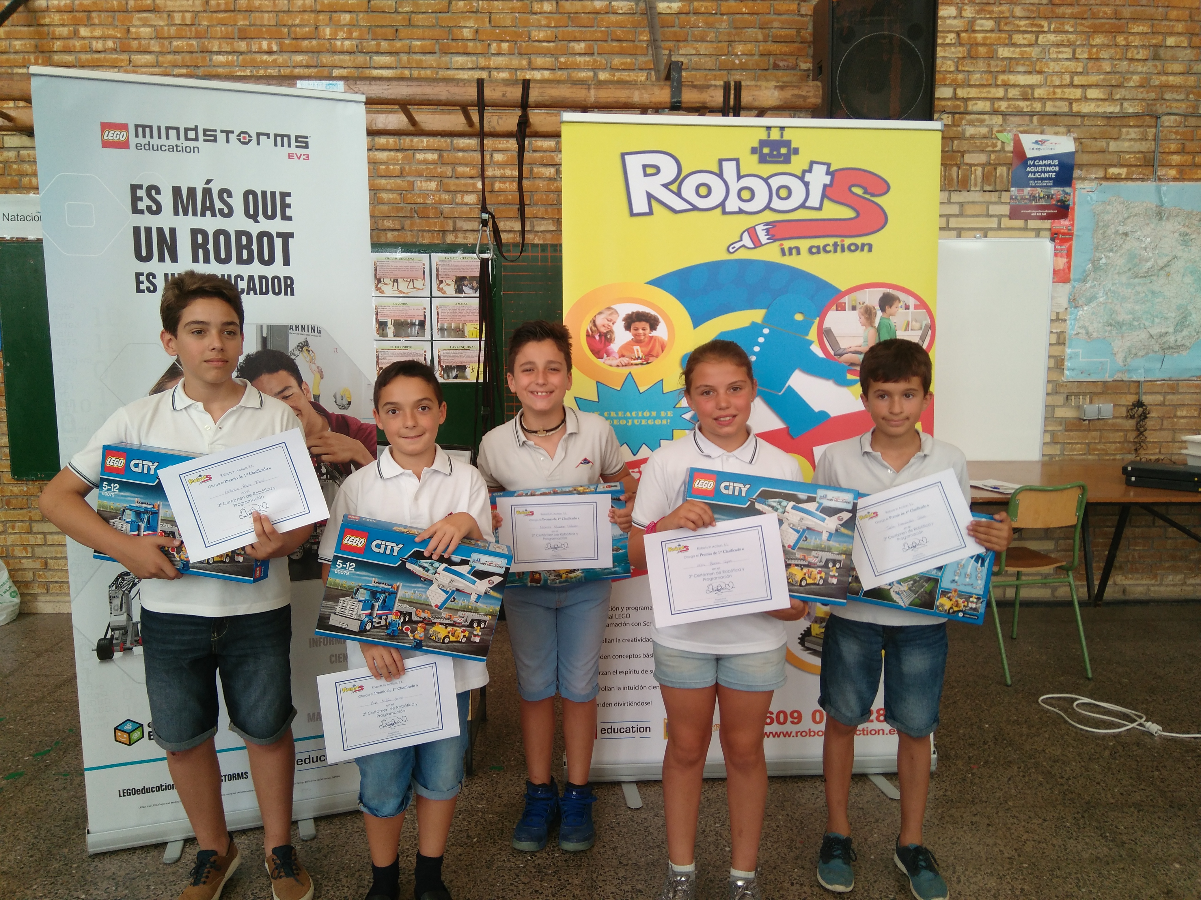 El equipo de robótica del Colegio Apa La Encarnación, primer clasificado en el 